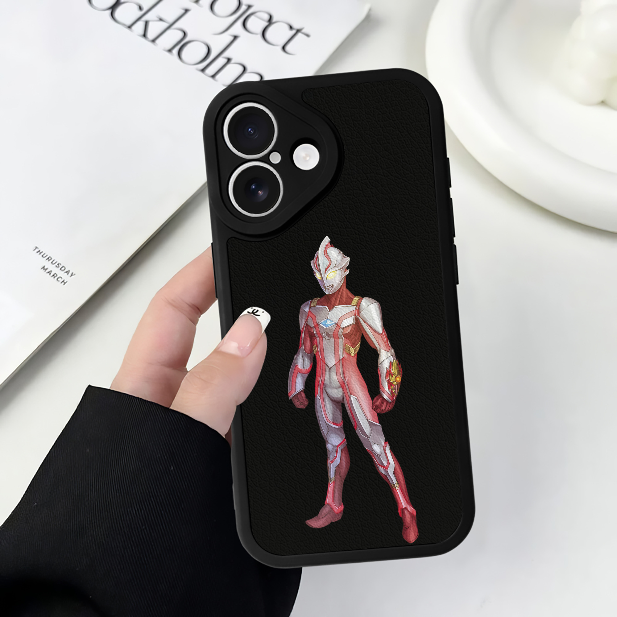 （画像用） ウルトラマン Ultraman 【iPhone 16シリーズ対応】シリコンスマホケース（レザー調） 材質：シリコン